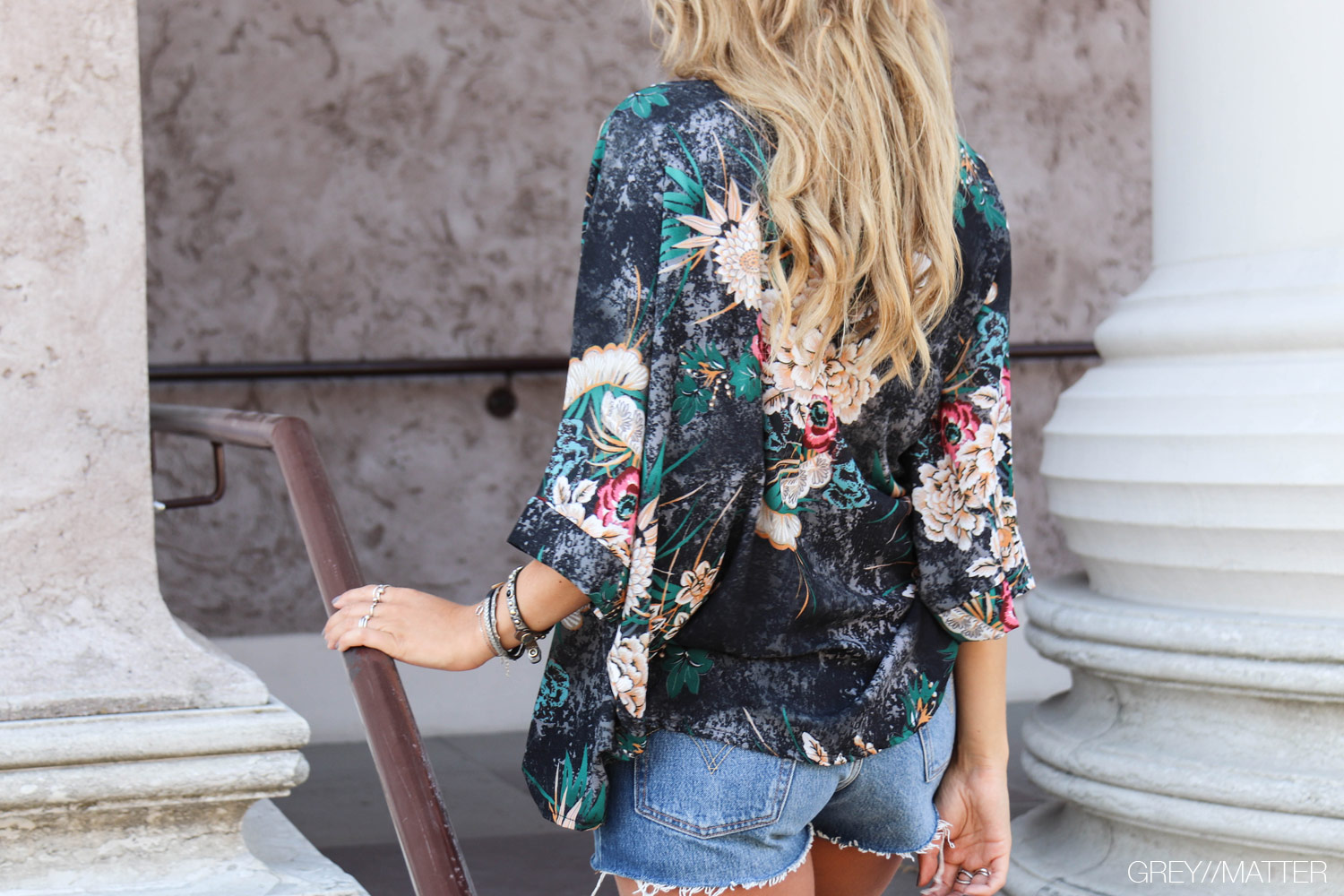 greymatter-fashion-kimono-sort-short-kimonoer.jpg