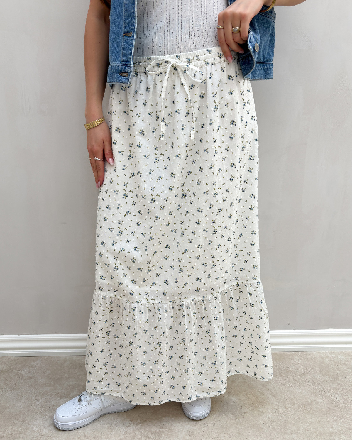 Vero Moda Vmtrine Snow White Marguerite Blue Jasper Mw Maxi Skirt - M - Hvid