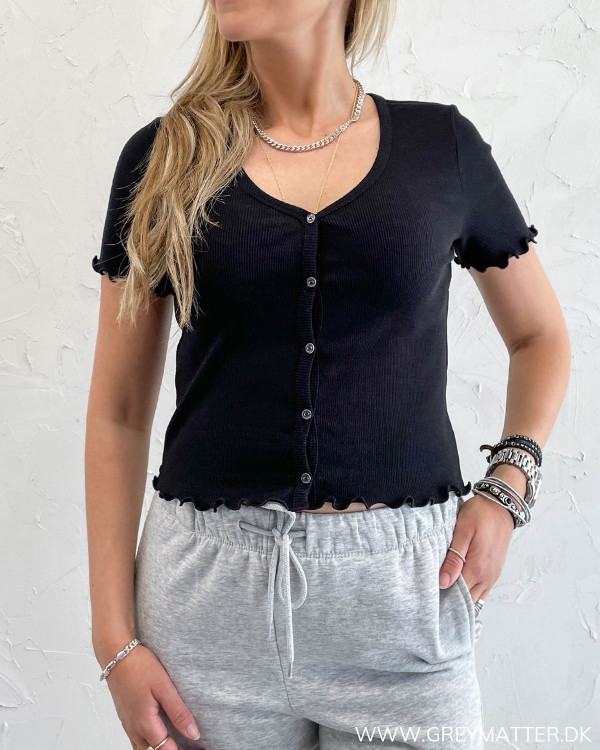 Trendy sort kort cardigan fra Pieces
