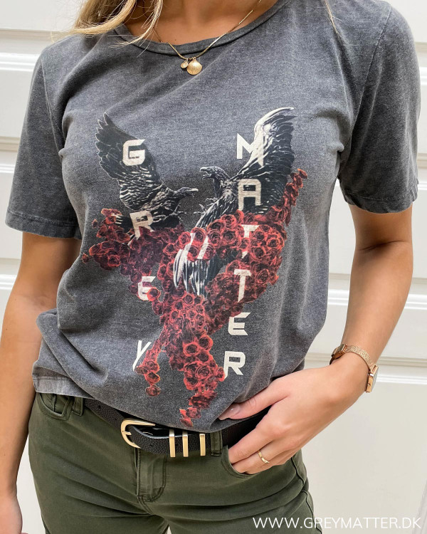 Eagle tee til damer stylet med Cargo buks