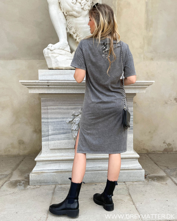Grey Matter tee kjole med slids og logo