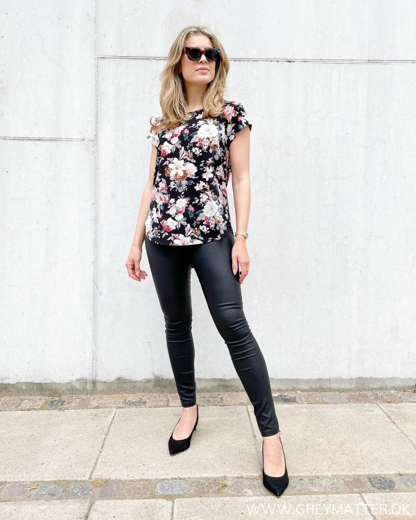 Onlvic Black Larry Flower S/S Top