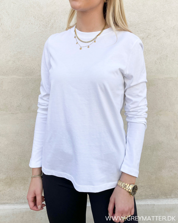 Hvid basis bluse med rund halsudskæring fra Pieces