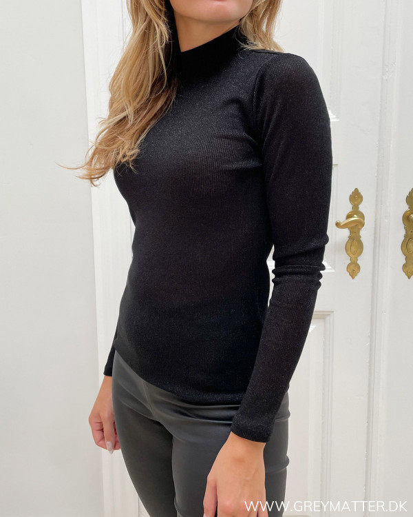 Glitter bluse til damer med høj hals