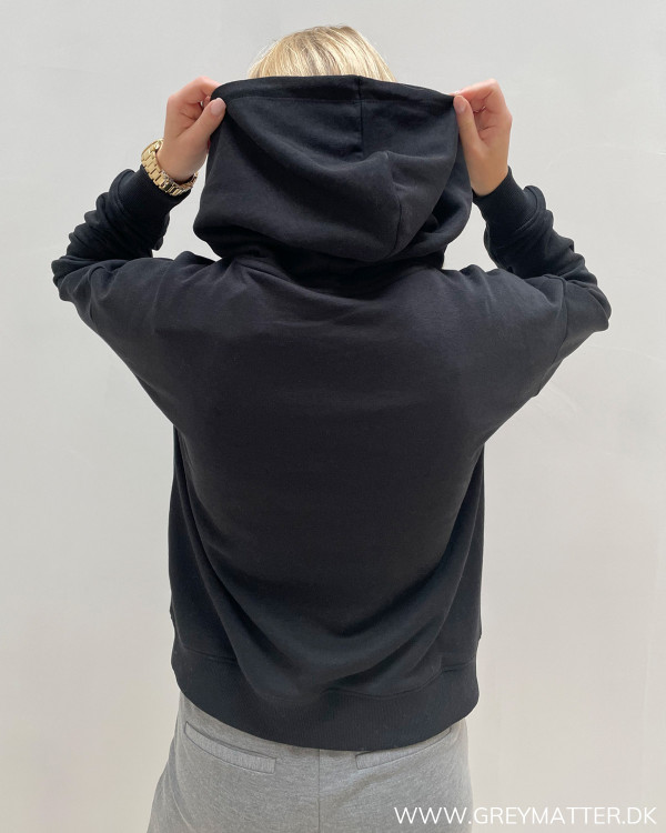 Sweat hoodie i sort med hætte