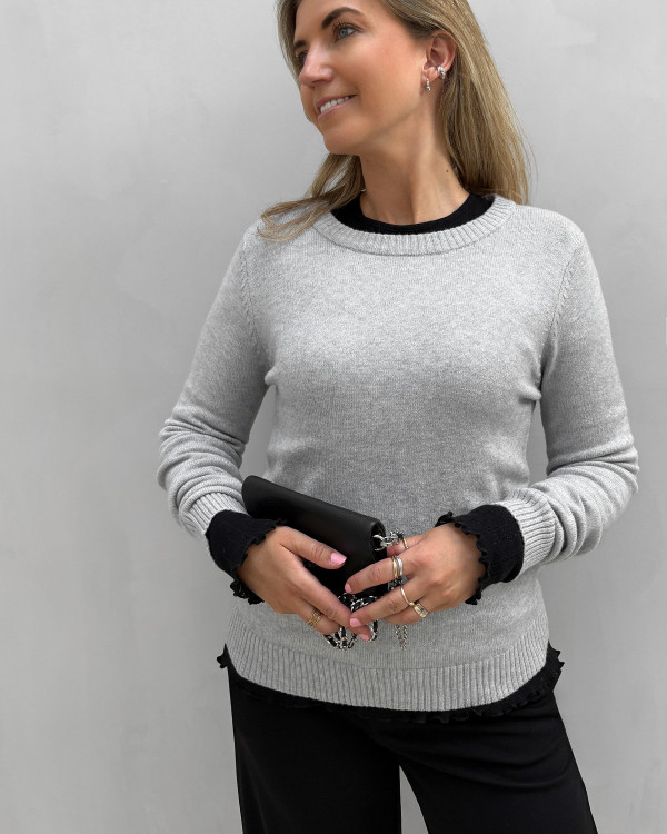 Lysegrå strikbluse til damer med rund hals