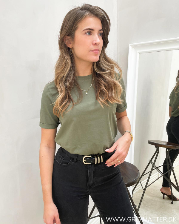 Skøn basis tee fra mærket Pieces