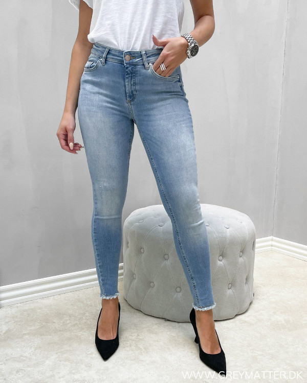 Jeans til damer med bæltestropper