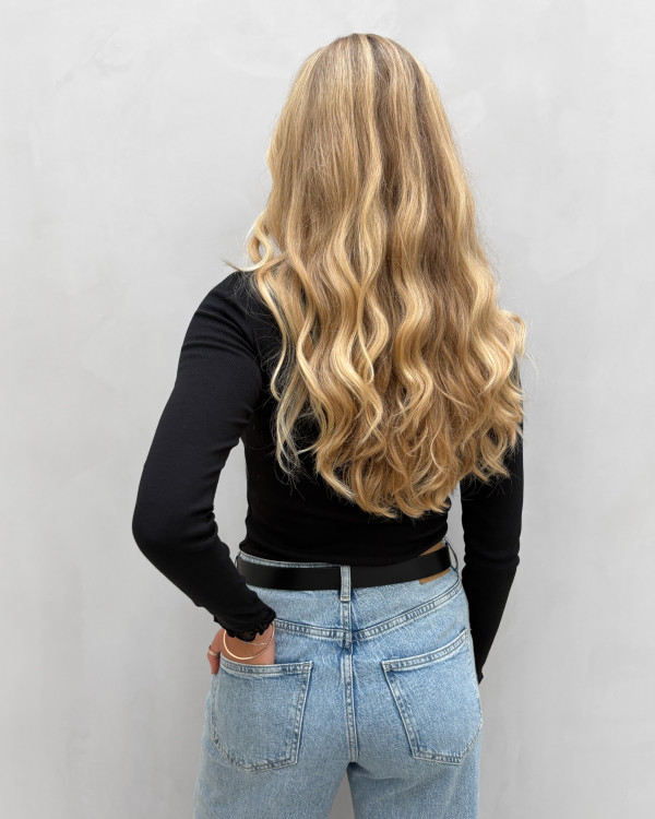 Sort ribbluse til damer med blonde detaljer