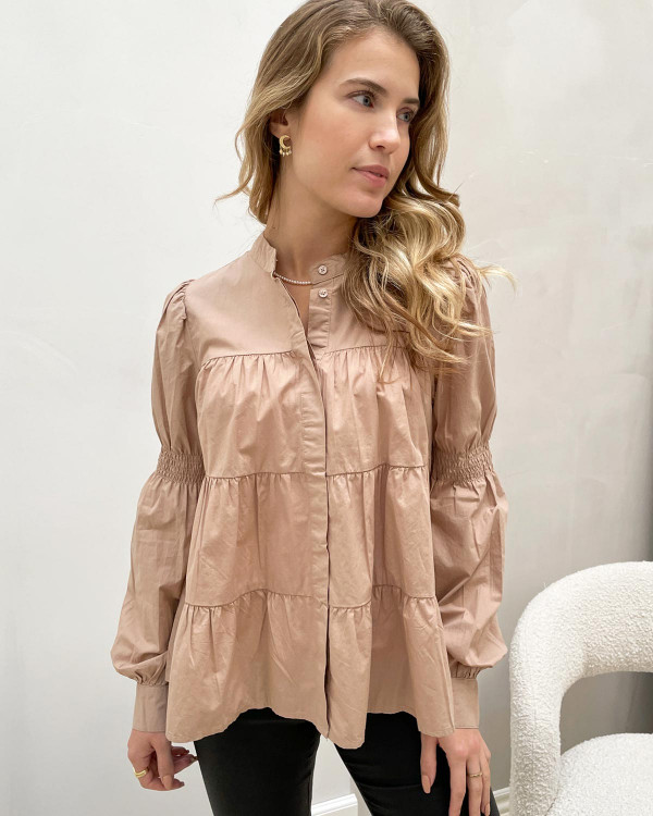Beige skjorte til damer med detaljer