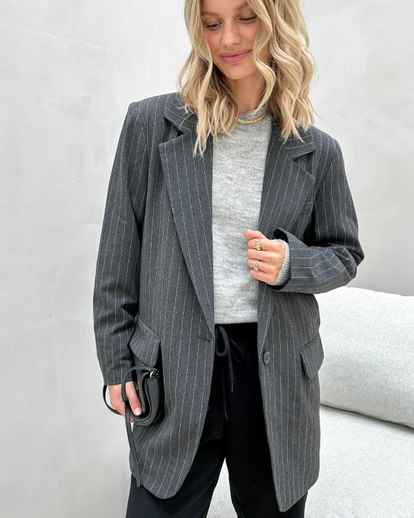 Grå stribet blazer til damer