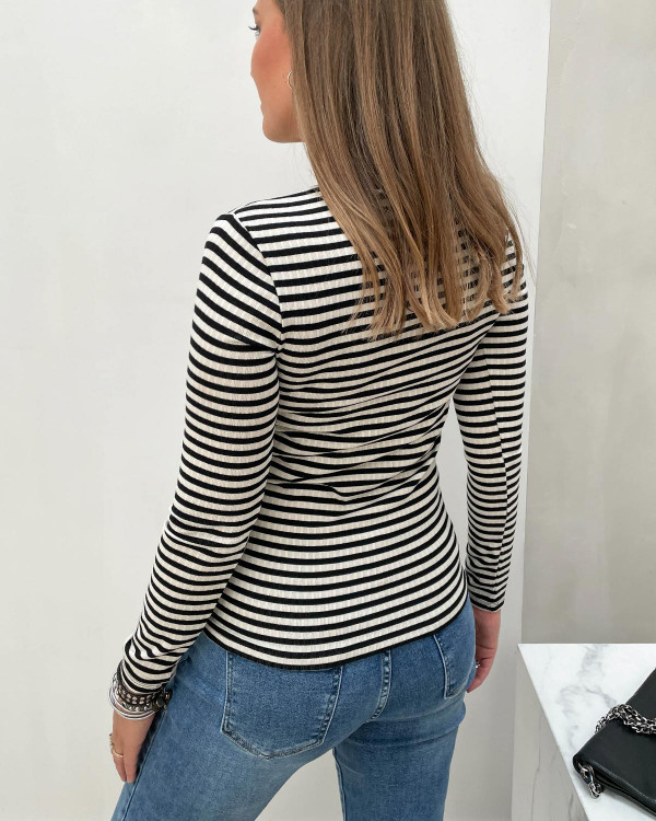 Stribet tætsiddende bluse med o-neck