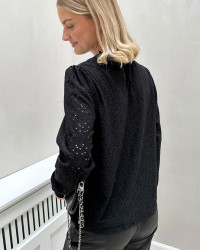 Bluse med blonde/hulmønster til damer