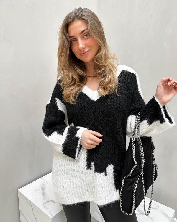 V-hals sweater med hvidt print