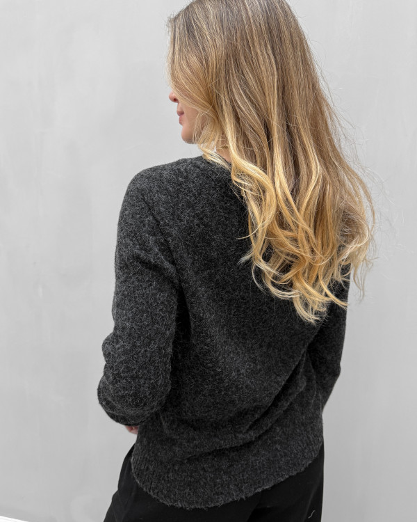 Grå strik med o-neck - damemode