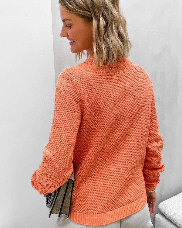 Orange perlestrikket bluse