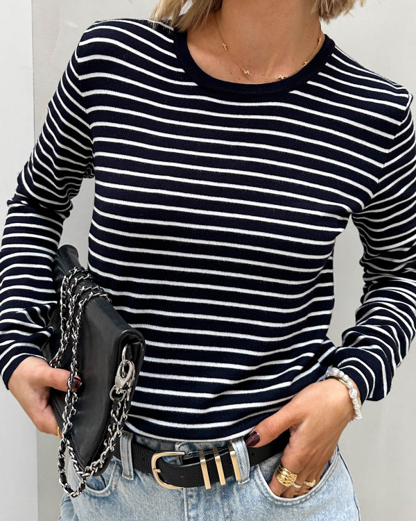 Stribet bluse i navy og hvid til damer