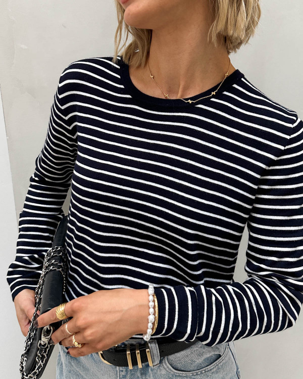 Stribet bluse i navy og hvid til damer