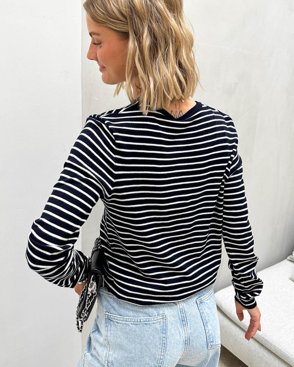 Stribet bluse i navy og hvid til damer