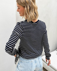 Stribet bluse i navy og hvid til damer