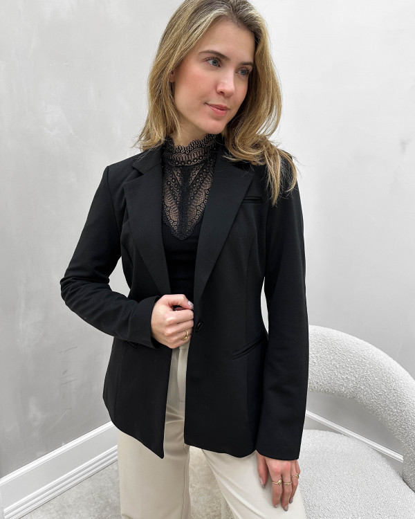 Sort blazer jakke til damer med fittet pasform
