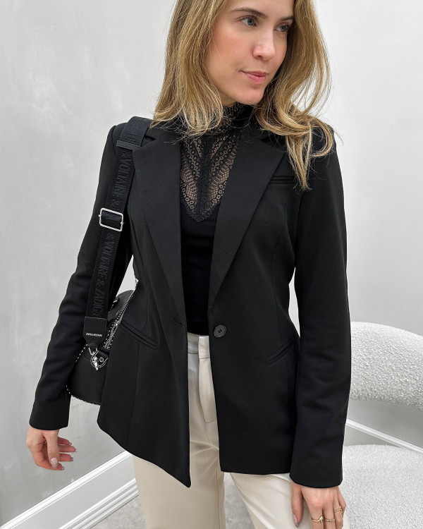 Sort blazer jakke til damer med fittet pasform