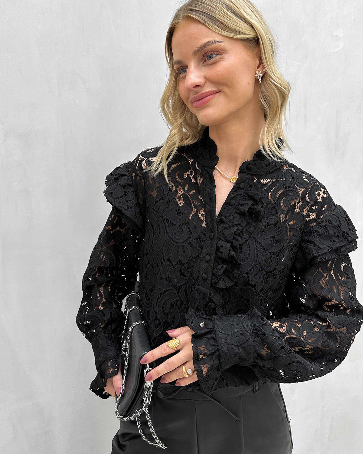 ONLY Onlalva Black L/S Lace Frill Top