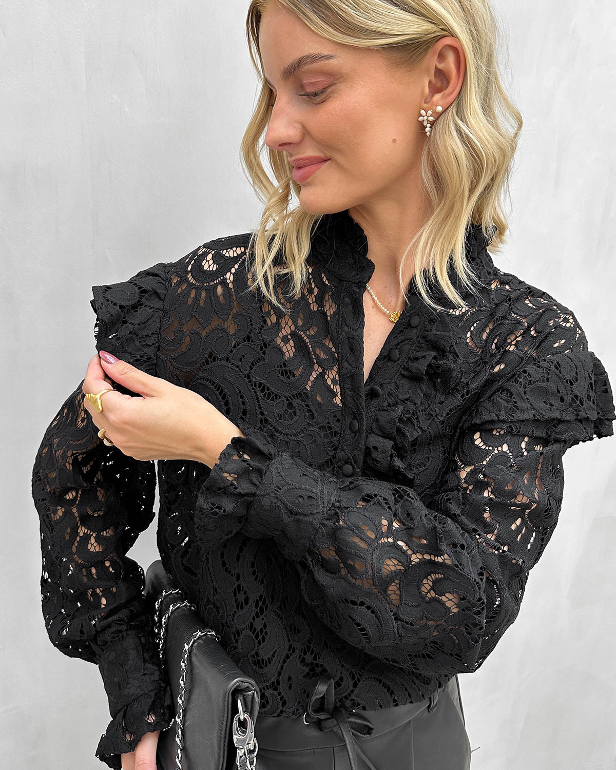 ONLY ONLTILDE L/S HIGH NECK LACE TOP JRS NOOS Women's Top - Size S - Black/Black Lace kopen? | | Hemden