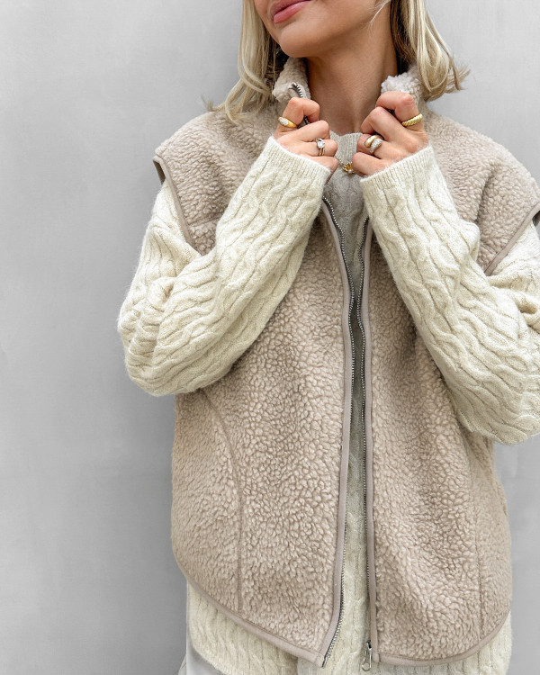 Teddy vest i casual stil