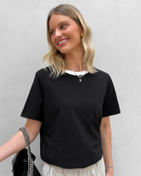 Sort t-shirt med kontrast udskæring