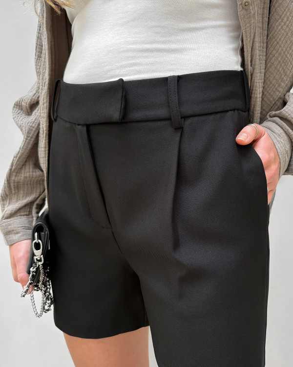Klassiske sorte shorts til damer