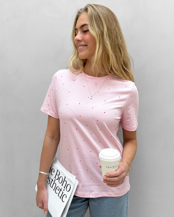Lyserød t-shirt med hjerter