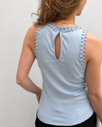 Sommer top med broderi detaljer