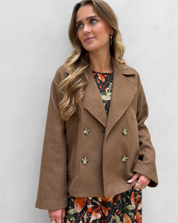 Trench coat i kort design til damer