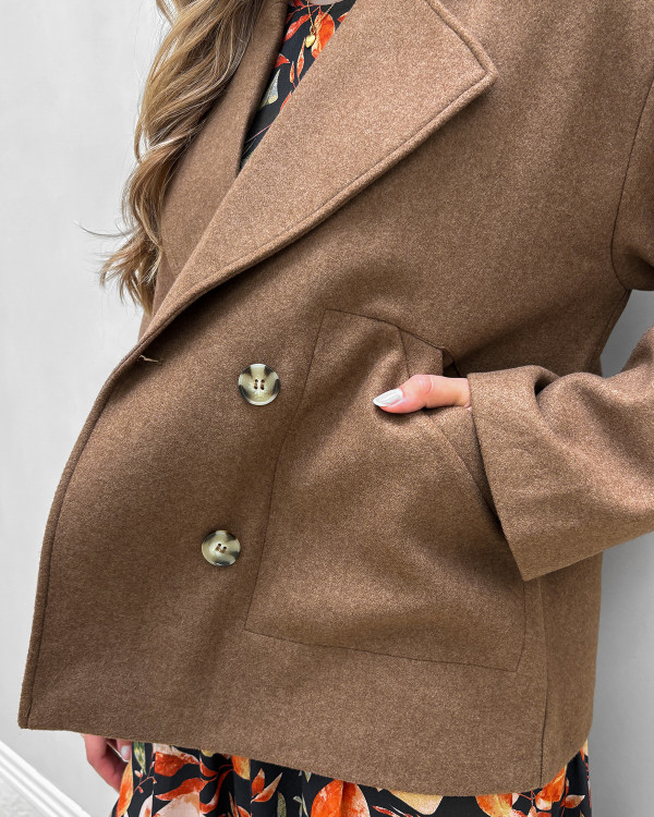 Trench coat i kort design til damer