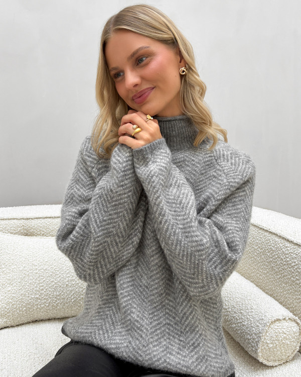 Grå sildebens trøje med rollneck