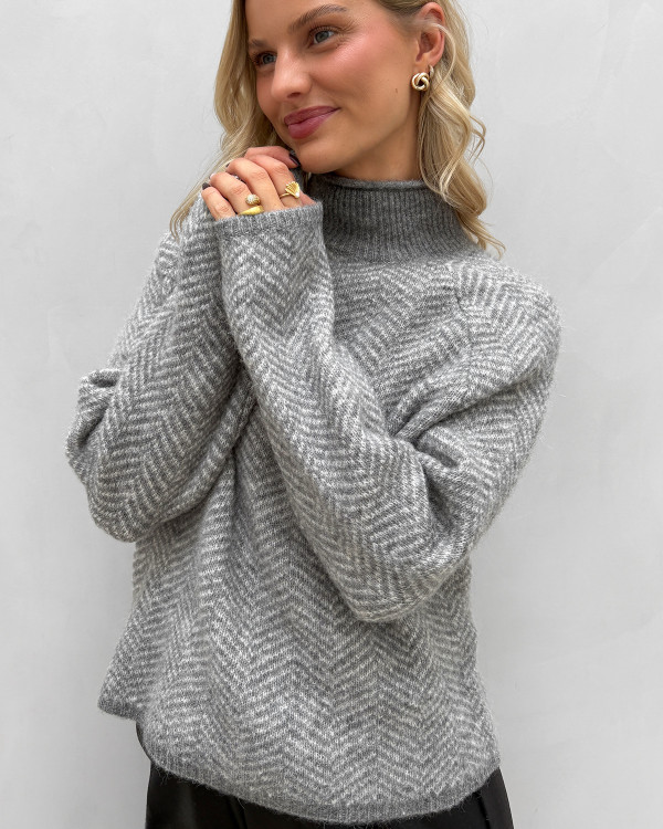 Grå sildebens trøje med rollneck