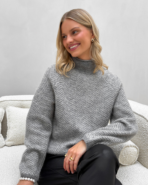 Grå sildebens trøje med rollneck