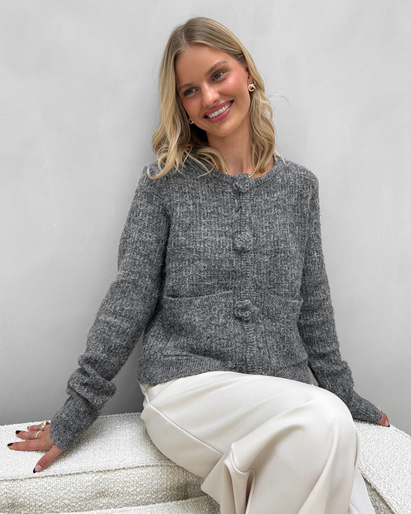 Cardigan med fine roseknapper og lommer