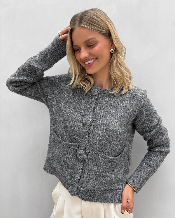 Cardigan med fine roseknapper og lommer