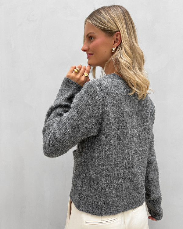 Cardigan med fine roseknapper og lommer