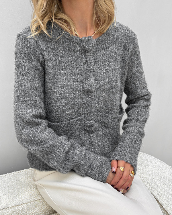 Cardigan med fine roseknapper og lommer