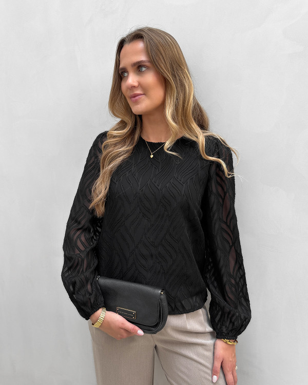 Sort bluse med mønster i stoffet