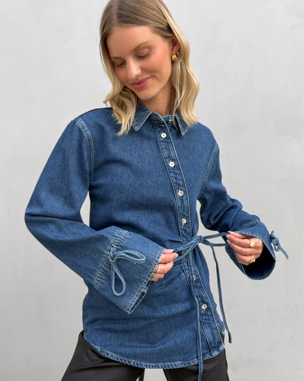 Blå denimskjorte til damer