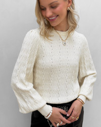 Lys strikbluse med feminine detaljer