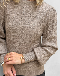 Brun katia bluse med feminine detaljer