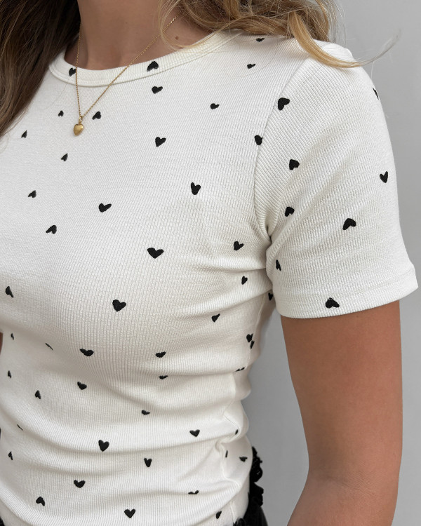 Hvid t-shirt med hjerter til damer