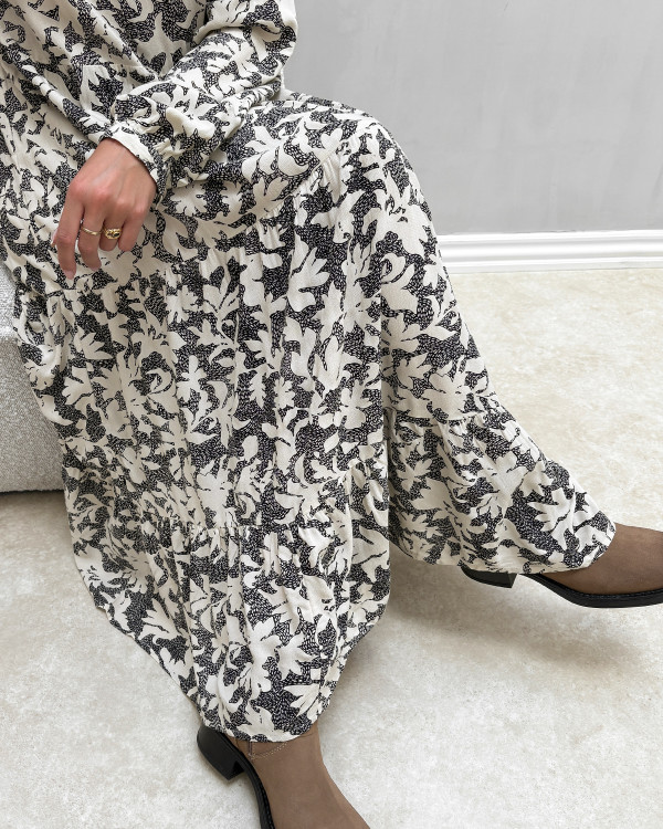 Smuk kjole med elegant print
