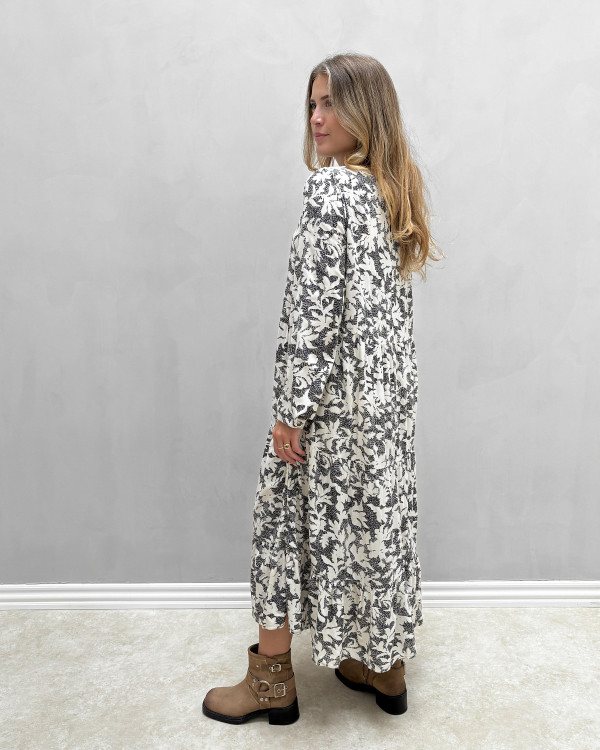 Smuk kjole med elegant print