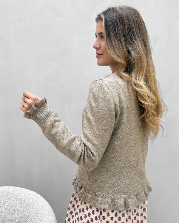 Beige cardigan med flæsedetaljer til damer